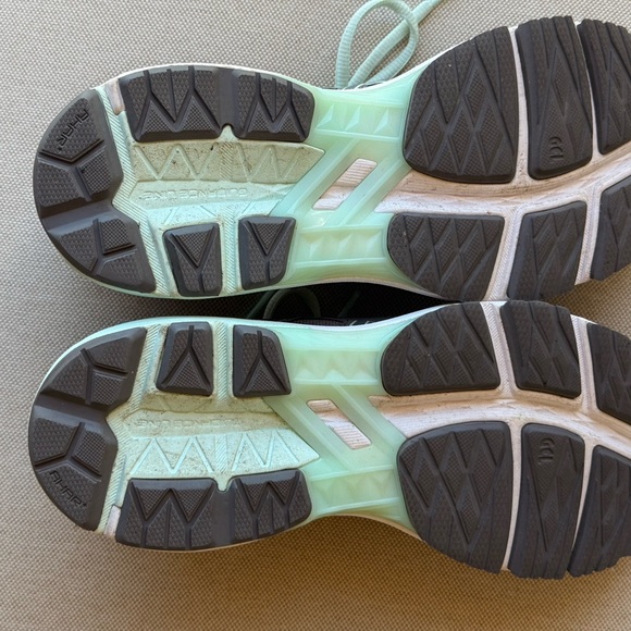ASICS Women's Gray and Aqua Athletic Shoes EUC - Picture 6 of 8